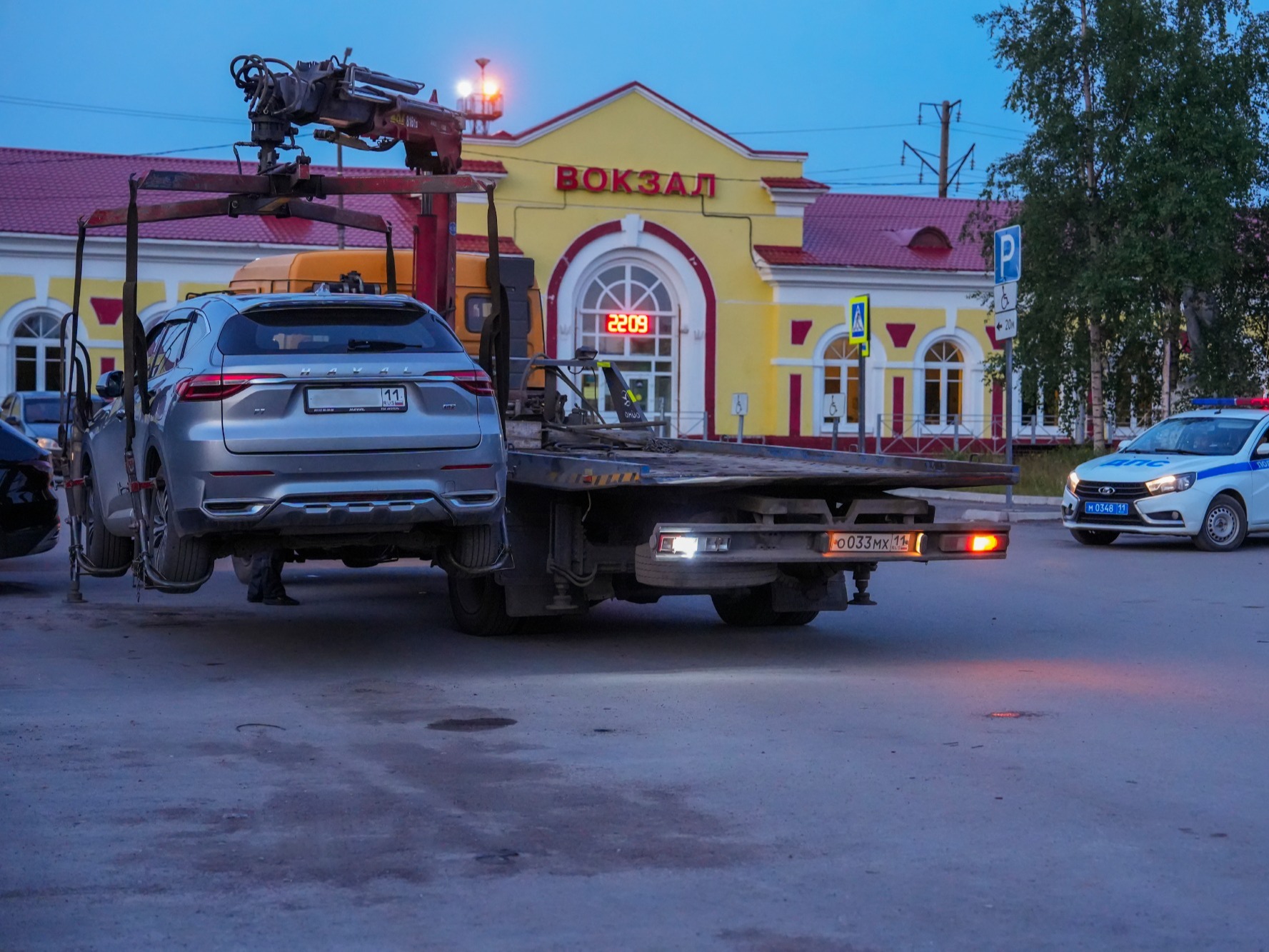 На Привокзальной площади продолжается очередной этап эвакуации автомобилей.